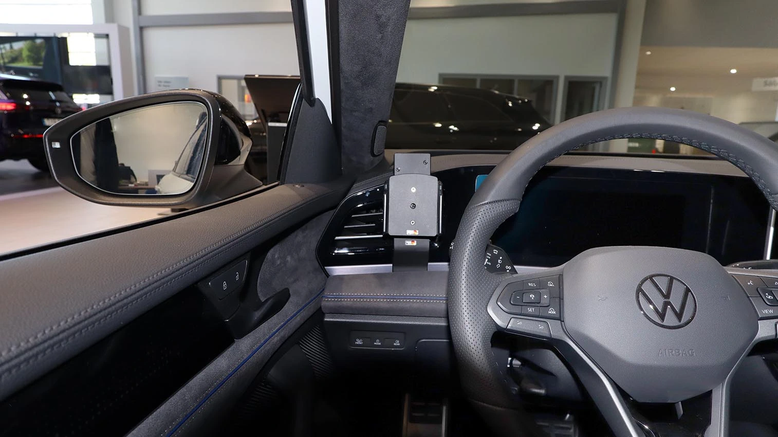 Brodit ProClip autoteline Volkswagen Passat 2024-3