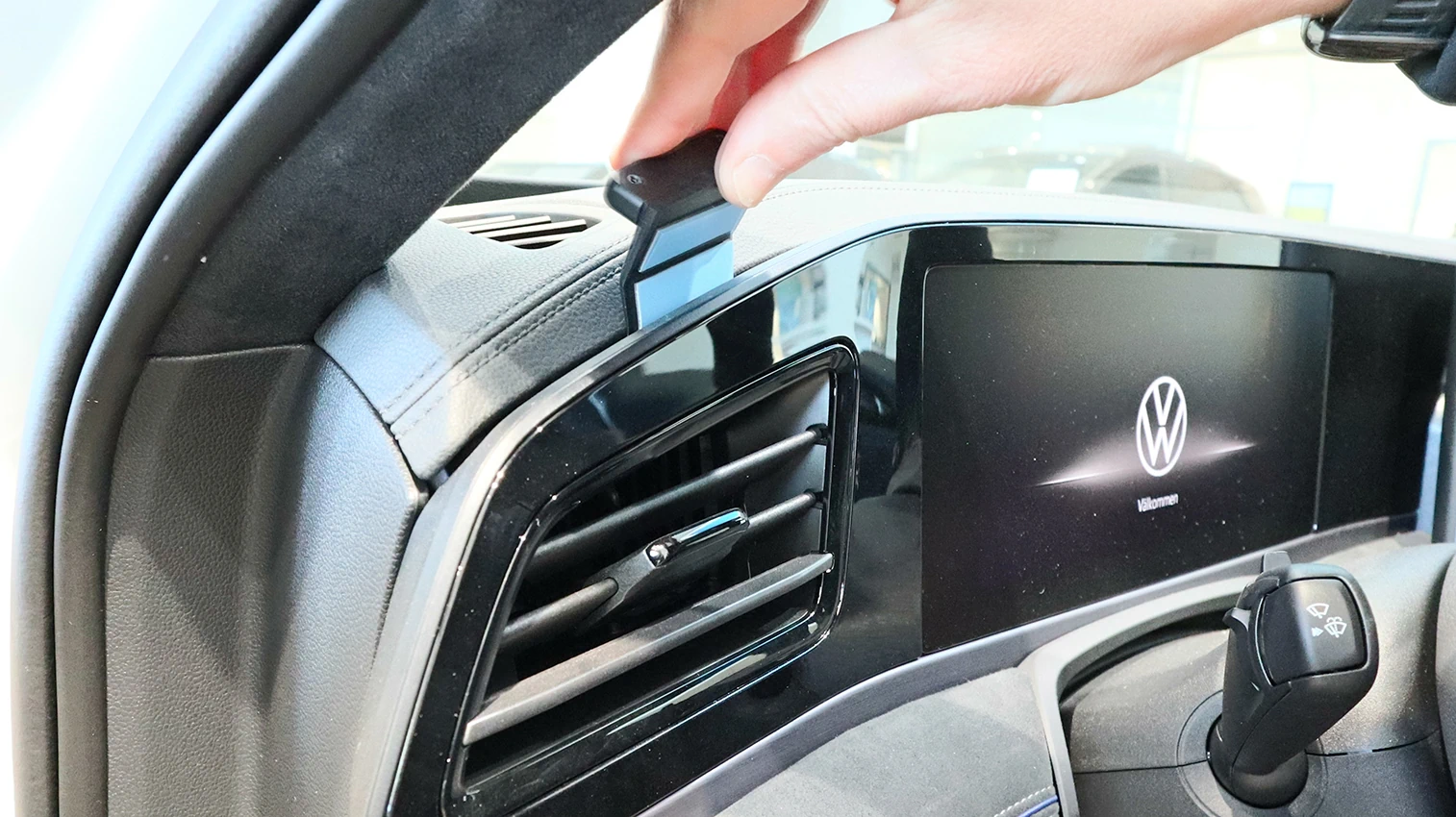 Brodit ProClip autoteline Volkswagen Passat 2024-5