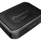 Pioneer TS-WX140DA aktiivisubwoofer – asennusesimerkki